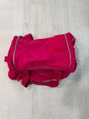 Large Kipling Duffle Bag - Fuschia color -excellent condition